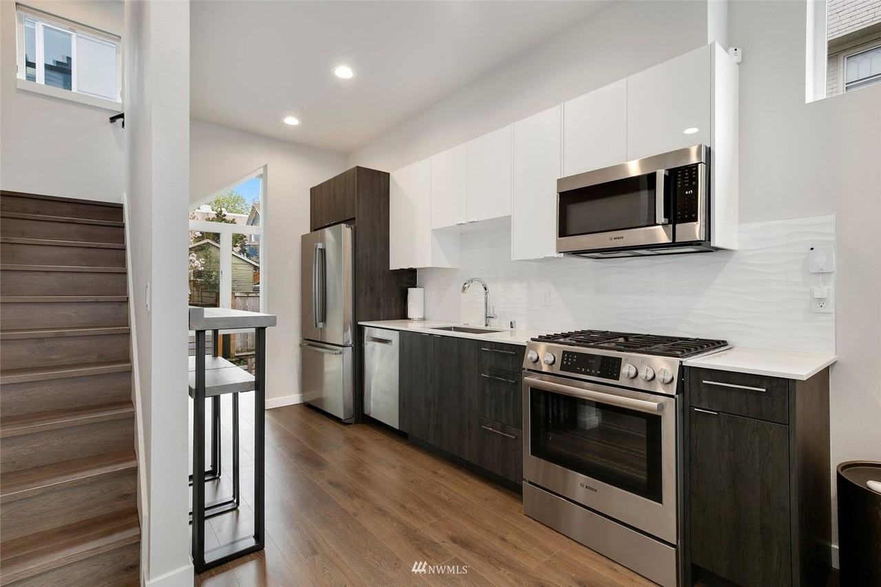 1064 E Harrison St - Photo 5 of 21