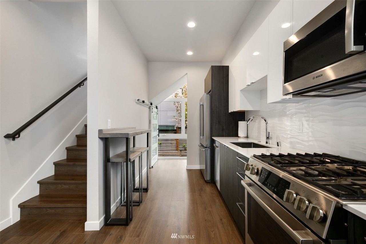 1064 E Harrison St - Photo 6 of 21