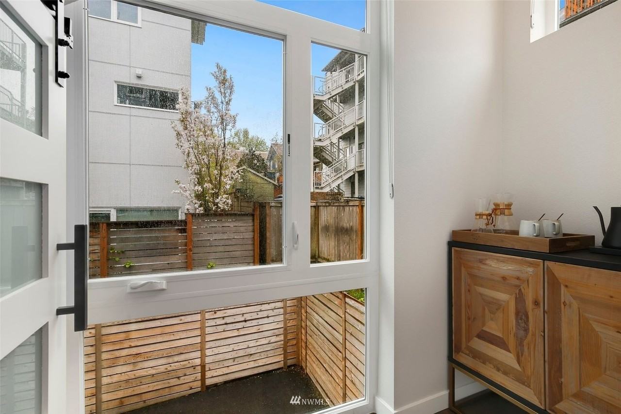 1064 E Harrison St - Photo 7 of 21