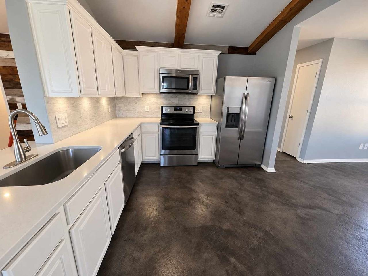 2801 Nw 186th St - Photo 6 of 17