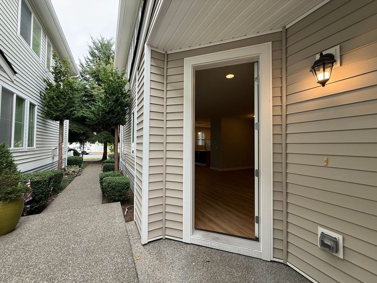 2661 Bronson Ave - Photo 2 of 18