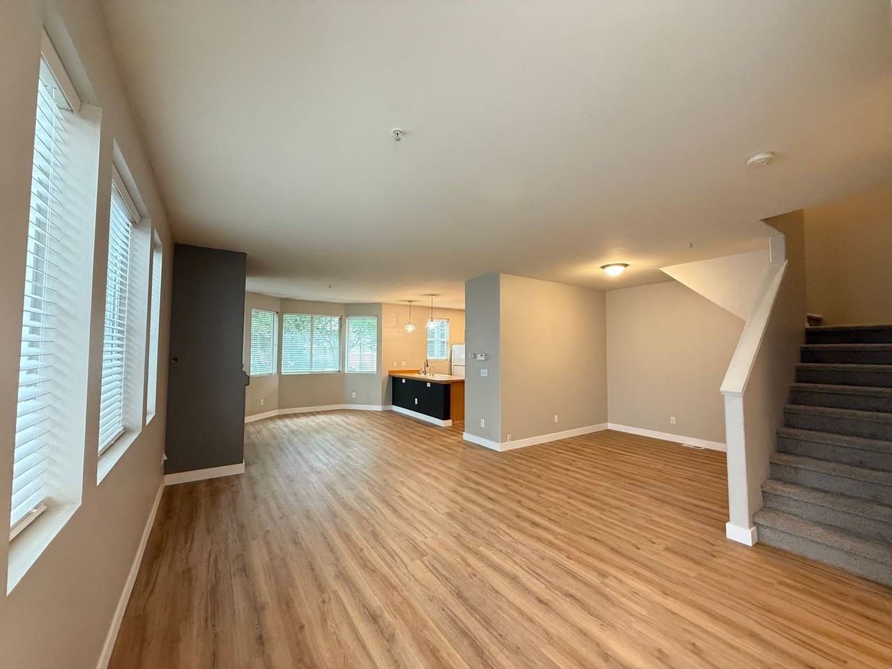 2661 Bronson Ave - Photo 3 of 18