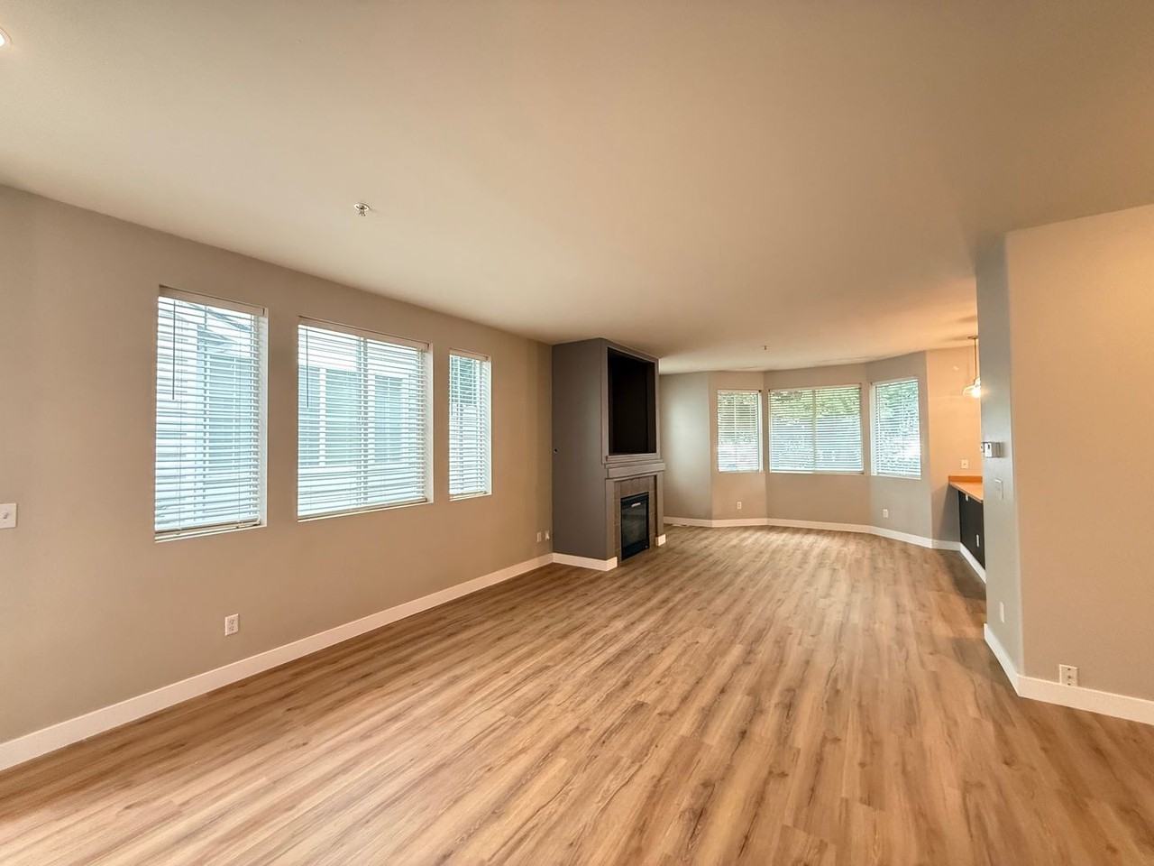 2661 Bronson Ave - Photo 4 of 18