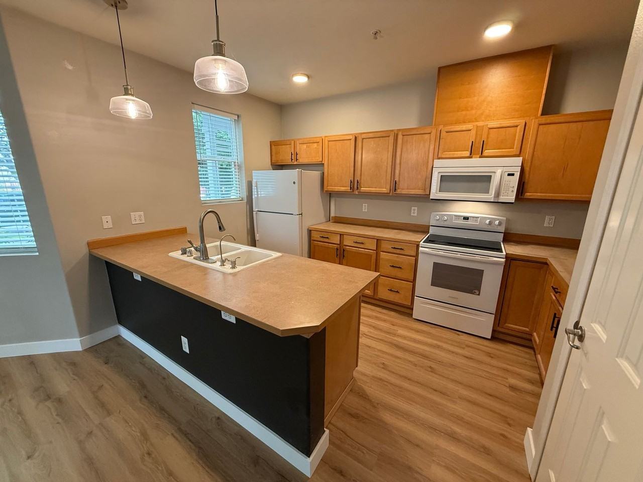 2661 Bronson Ave - Photo 5 of 18