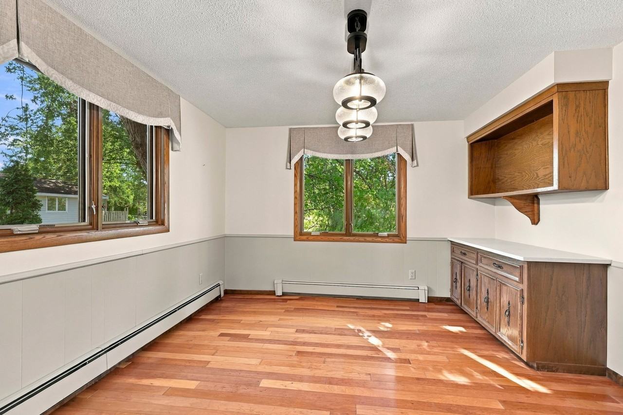 939 W Lindbergh St - Photo 3 of 34