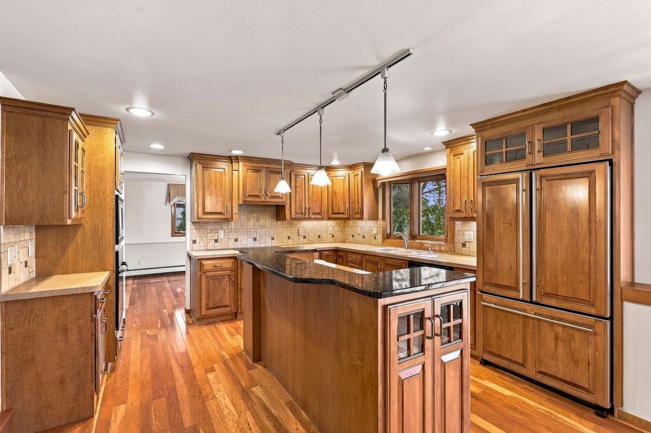 939 W Lindbergh St - Photo 7 of 34