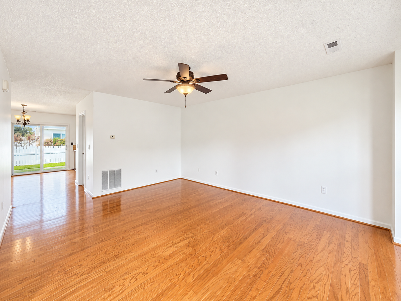 1130 Patrick Henry Pl - Photo 3 of 10