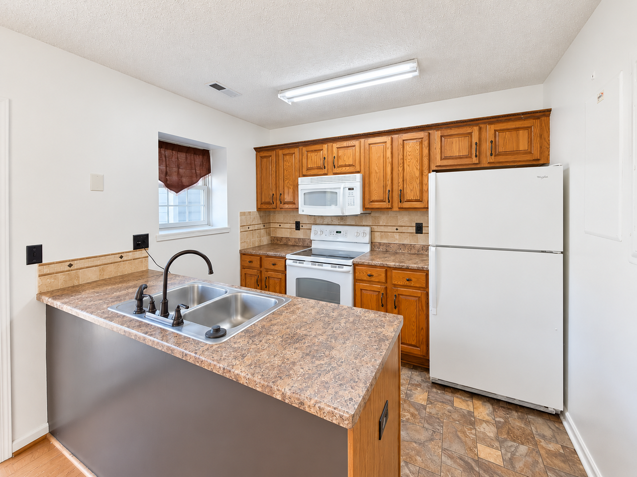 1130 Patrick Henry Pl - Photo 4 of 10