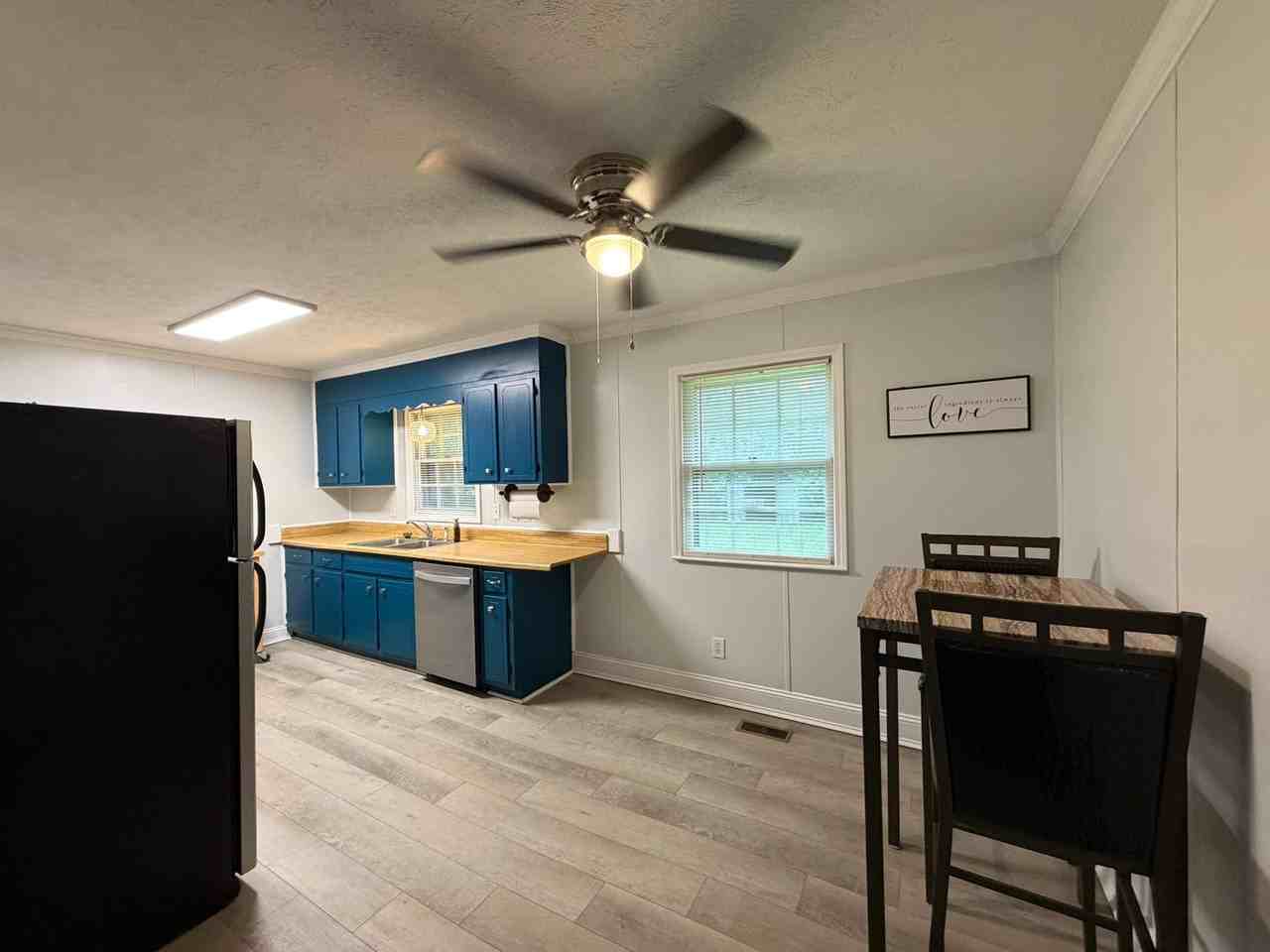 6350 Rockford Dr - Photo 4 of 34