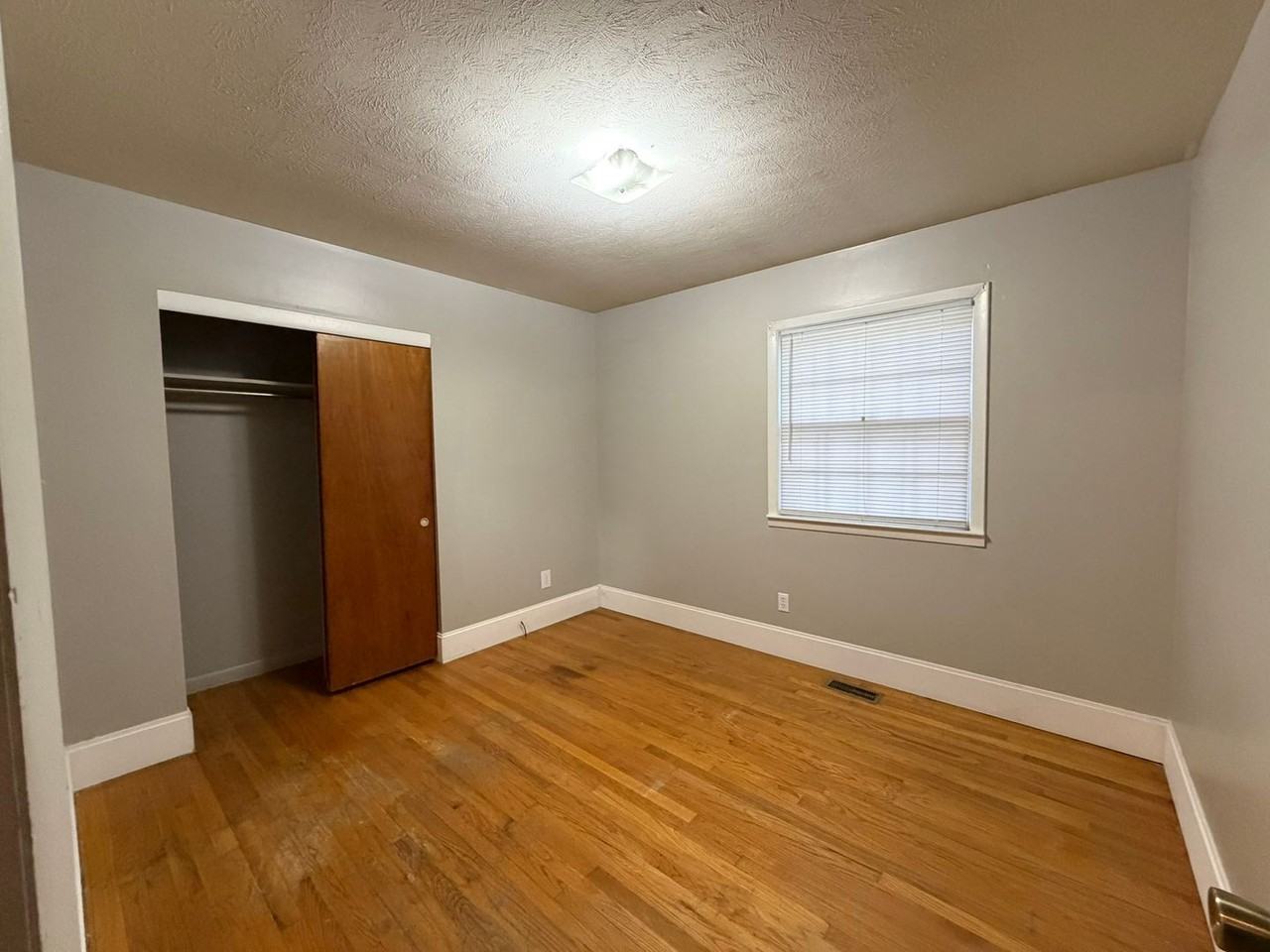 6350 Rockford Dr - Photo 6 of 34