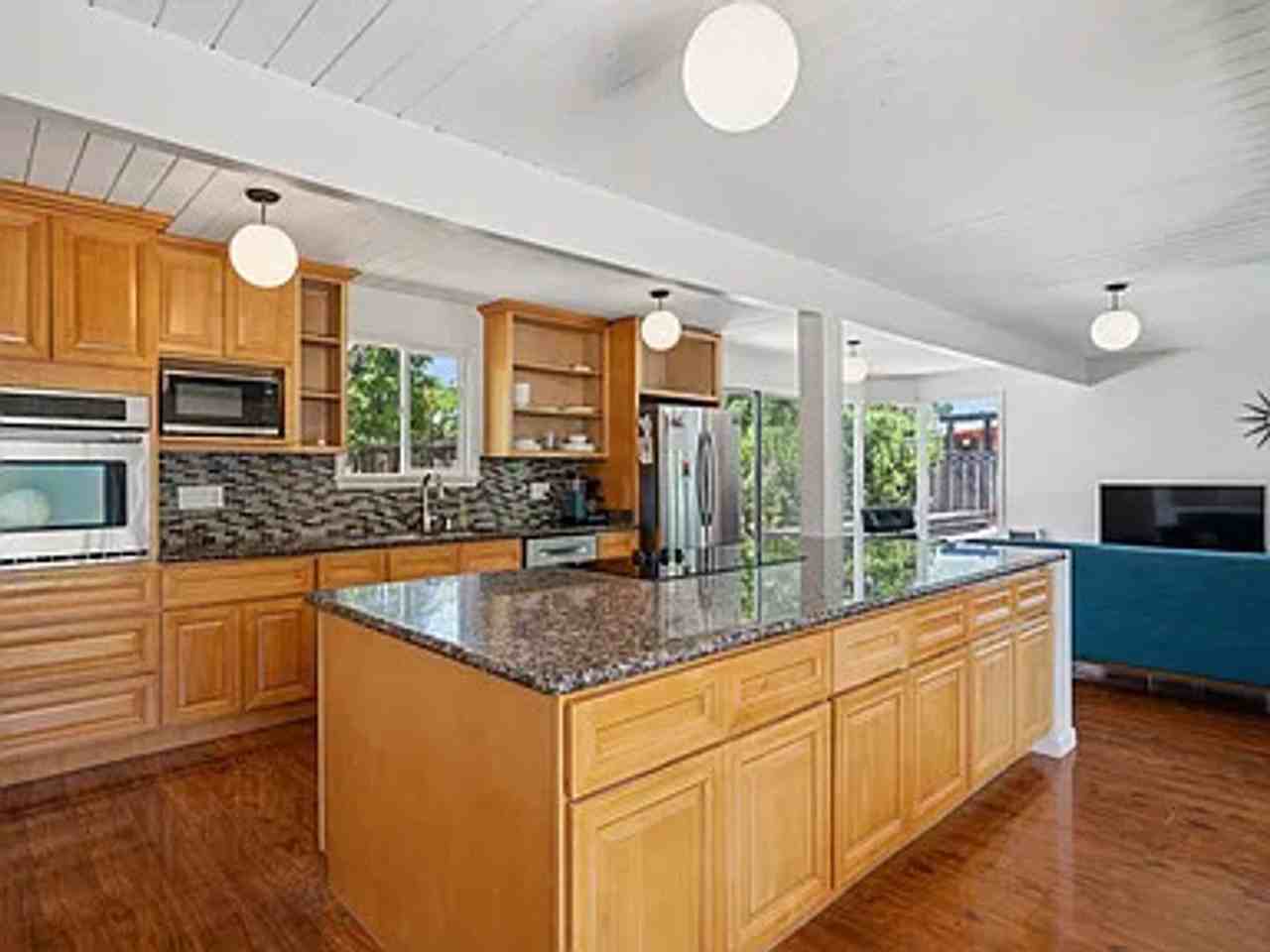 3767 Gainsborough Dr - Photo 4 of 30