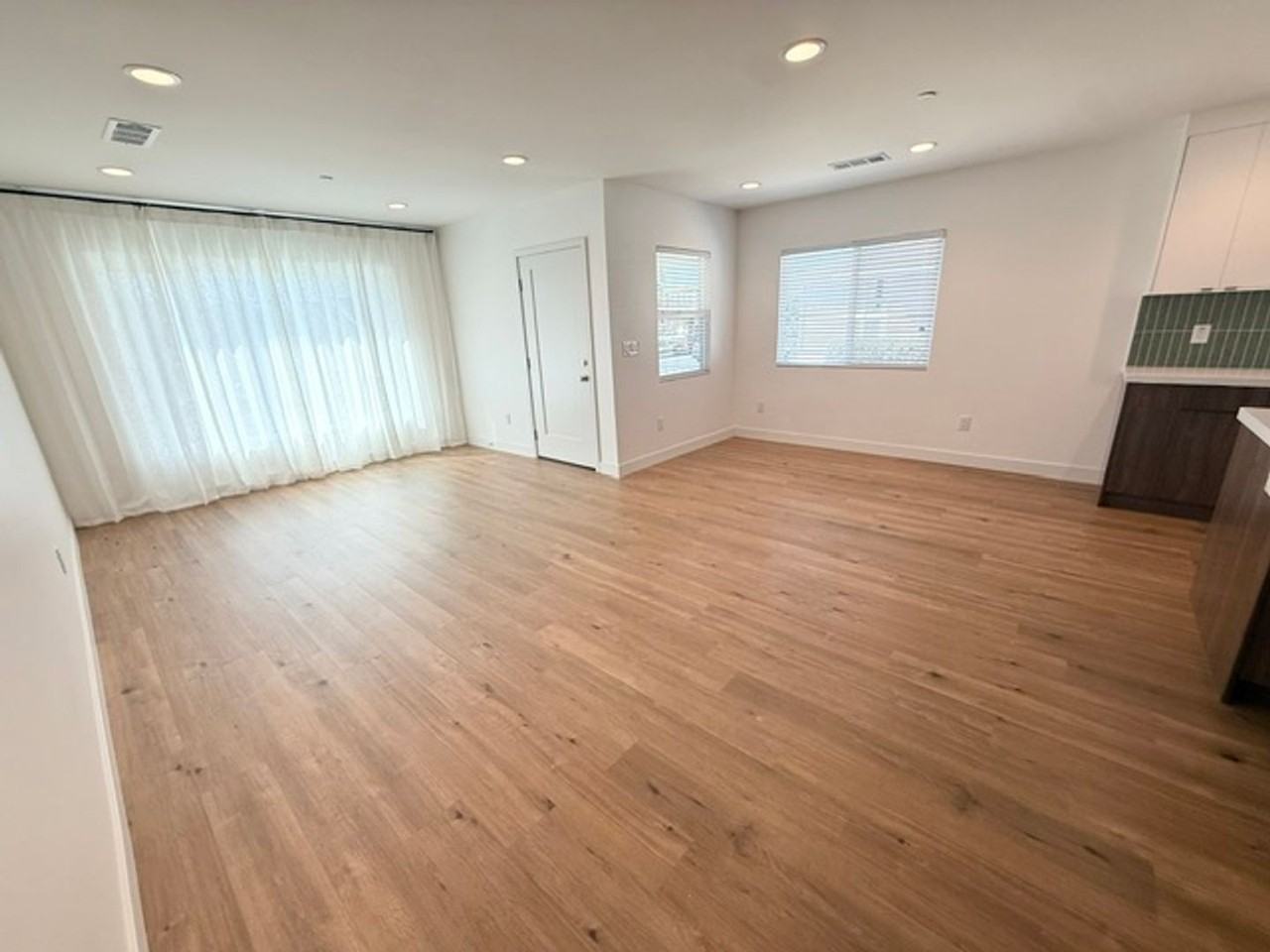 433 W Hammel St - Photo 4 of 48