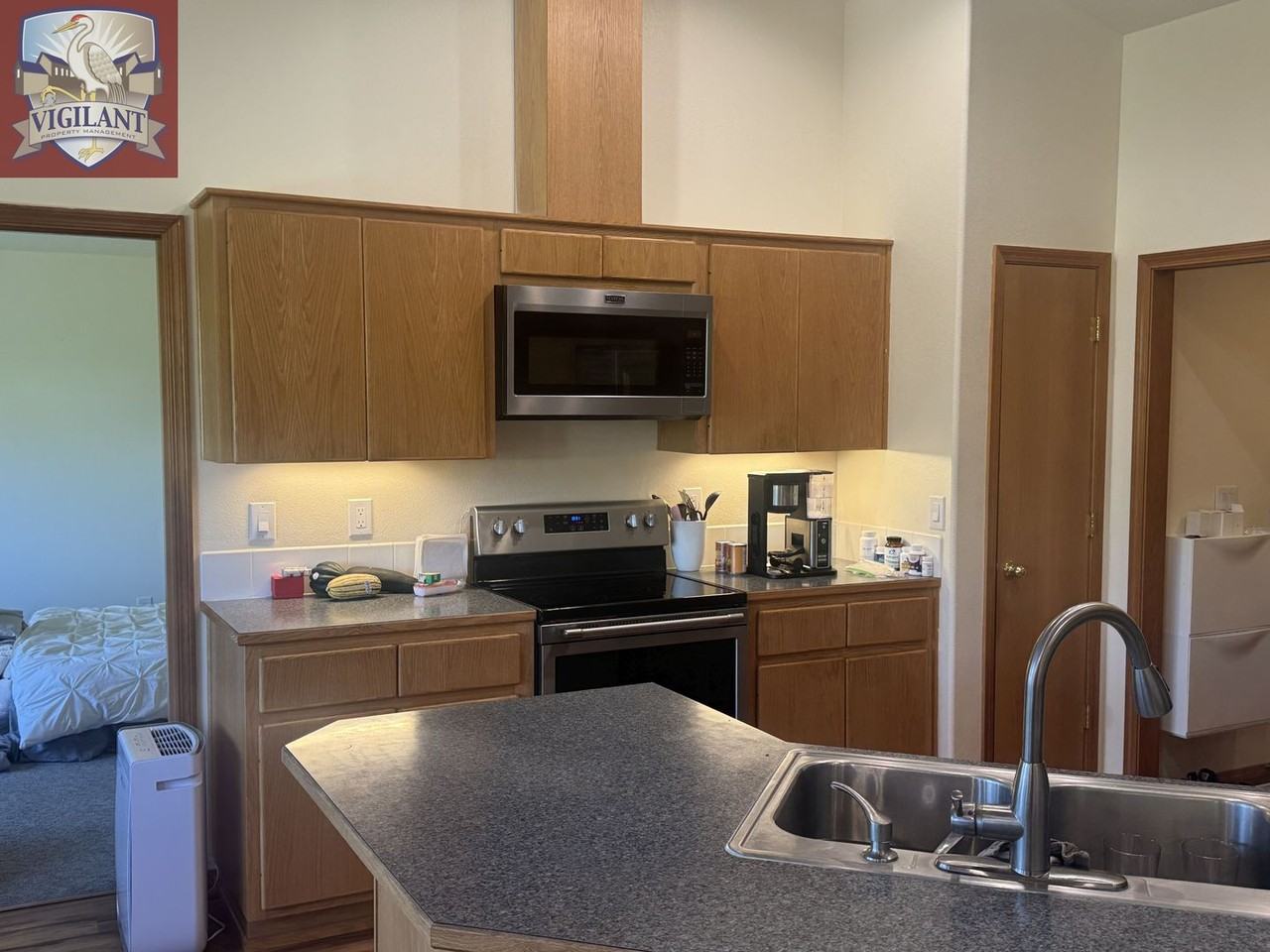 318 Nw 12th St - Photo 2 of 20