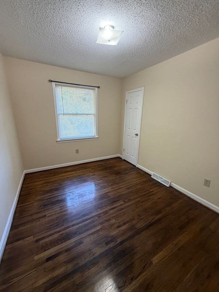 3904 Marsteller St - Photo 5 of 10