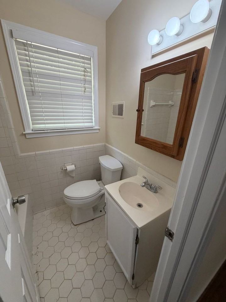 3904 Marsteller St - Photo 7 of 10