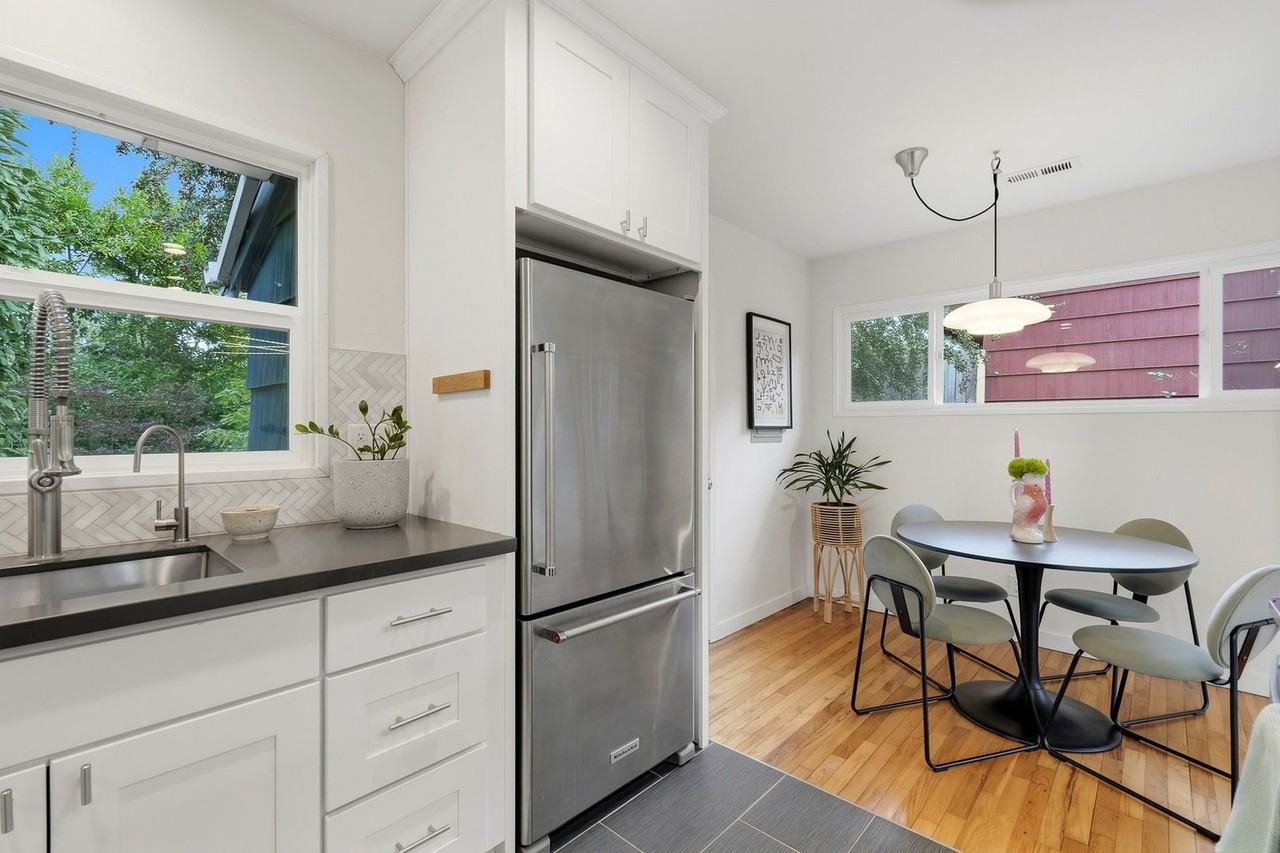 9244 N Allegheny Ave - Photo 2 of 30