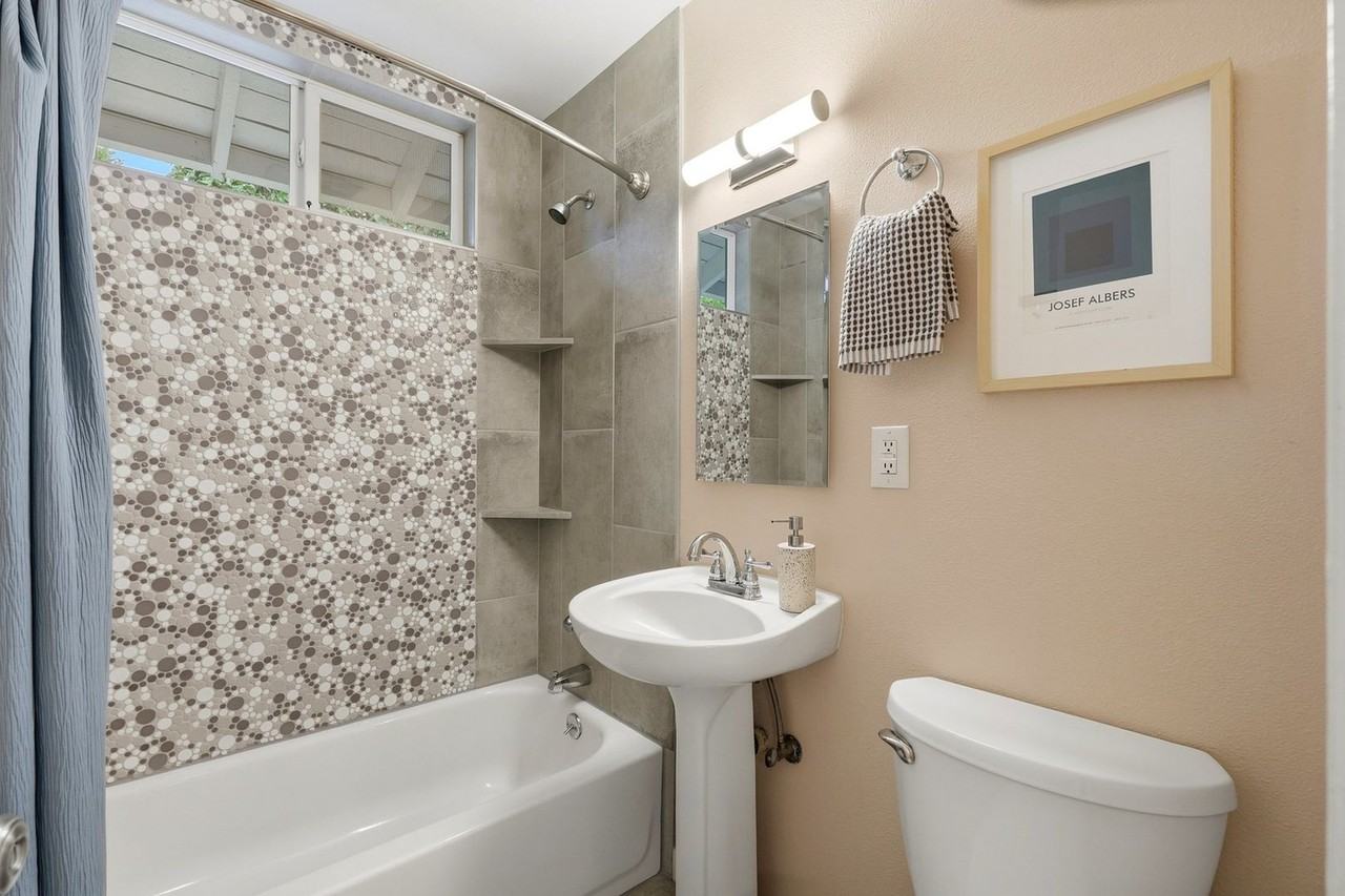 9244 N Allegheny Ave - Photo 7 of 30