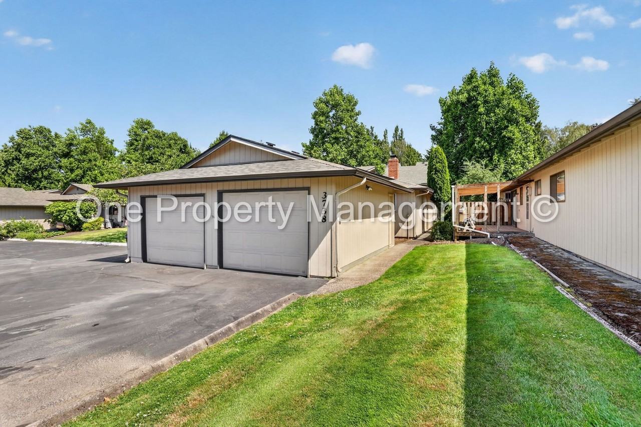 3738 Ne 45th St - Photo 2 of 25