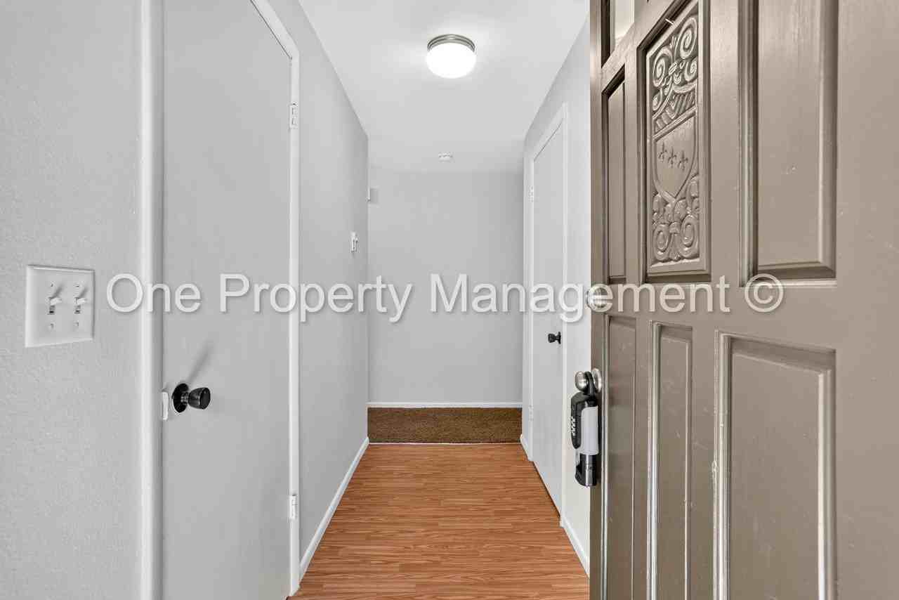 3738 Ne 45th St - Photo 4 of 25