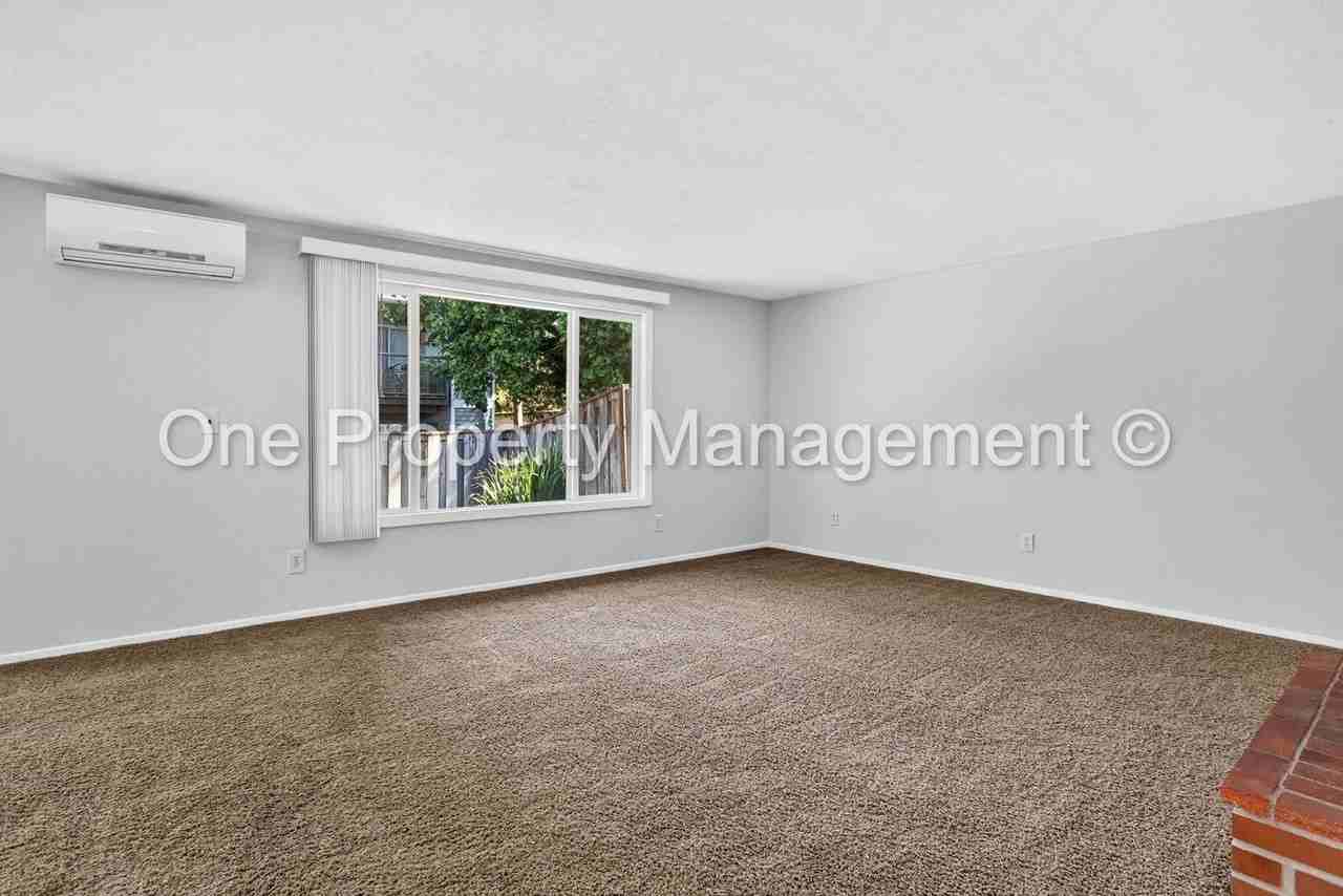 3738 Ne 45th St - Photo 5 of 25
