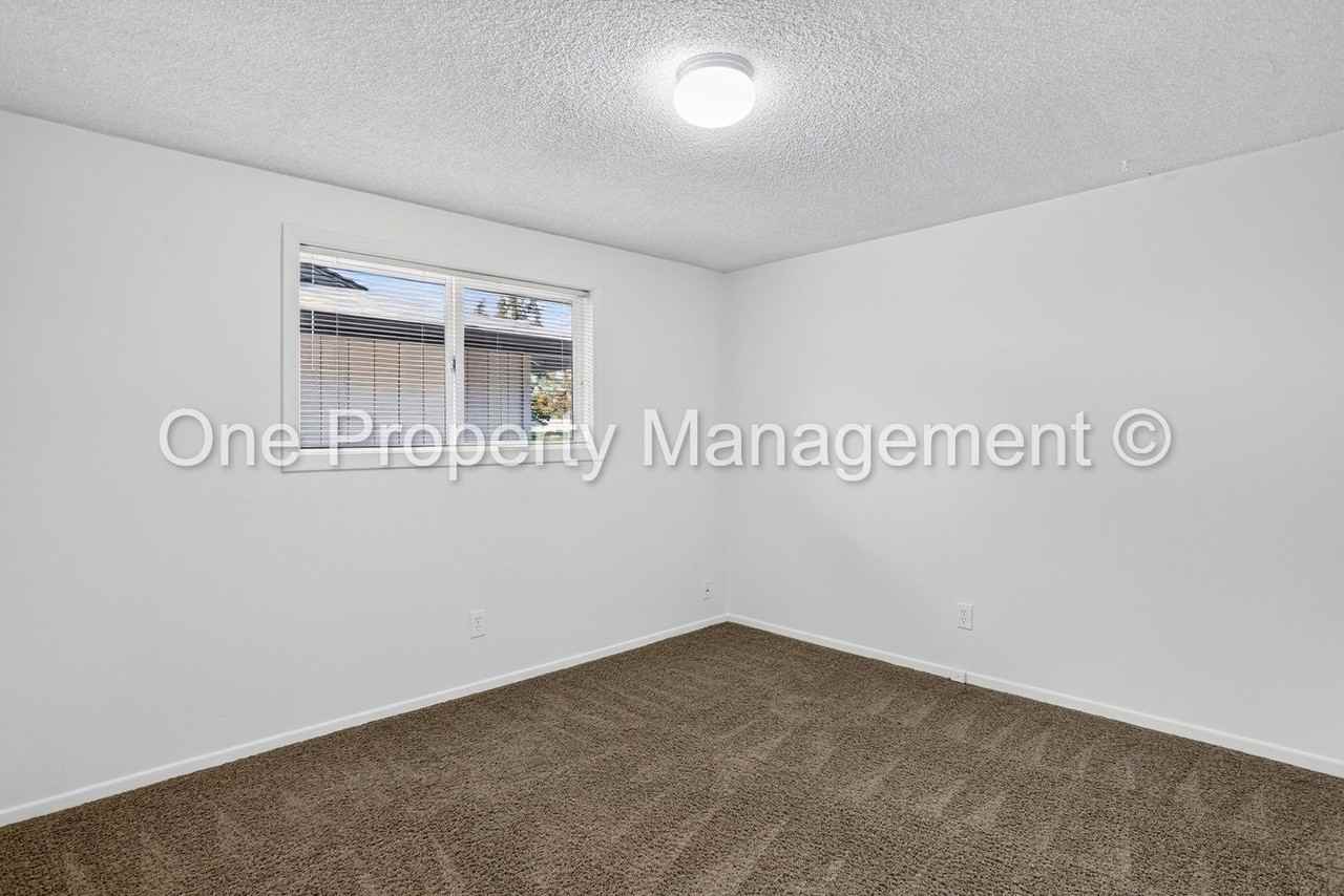 3738 Ne 45th St - Photo 7 of 25