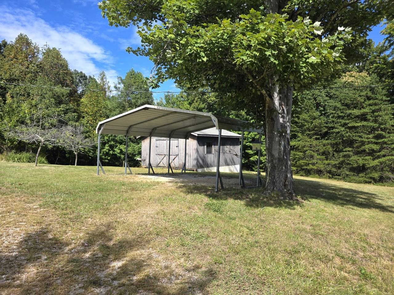 158 Virginia Dr - Photo 3 of 18
