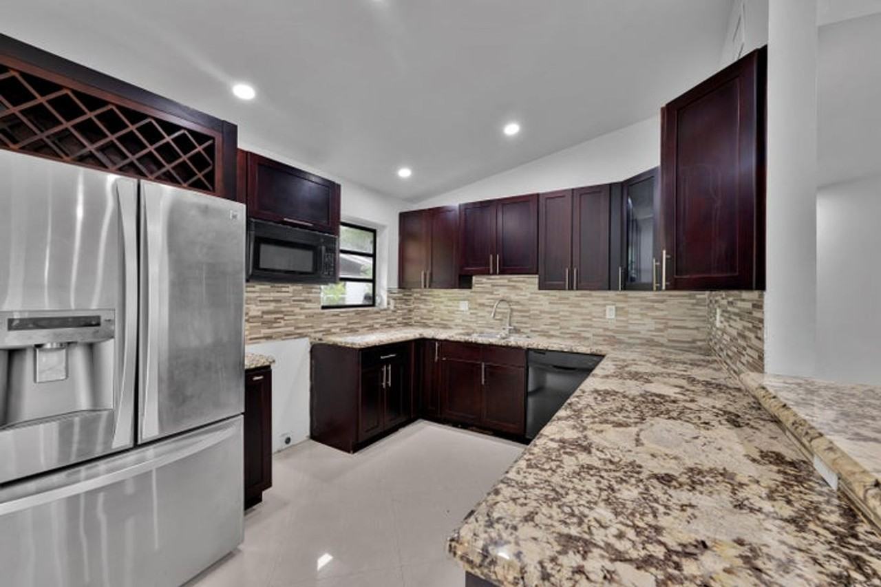 17551 Ne 5th Ave - Photo 2 of 15