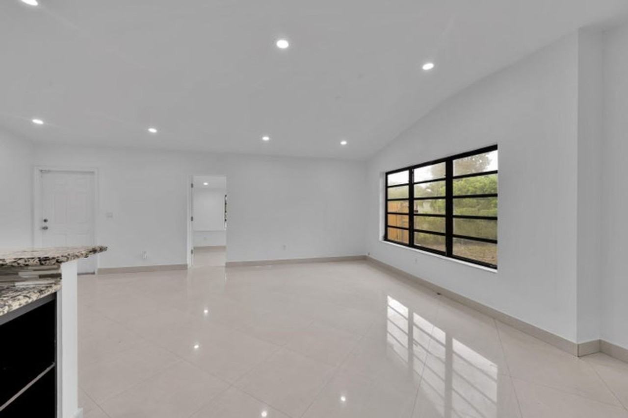 17551 Ne 5th Ave - Photo 4 of 15