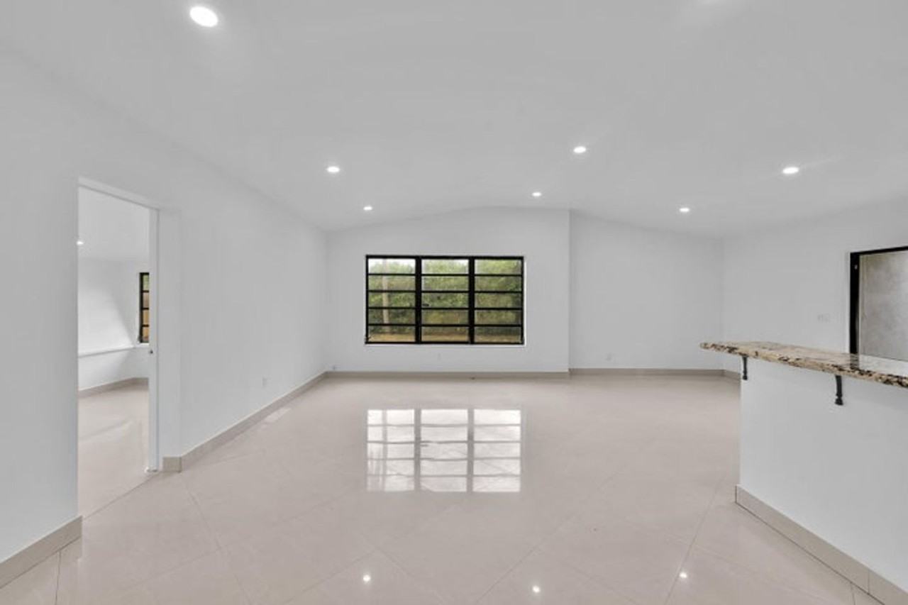 17551 Ne 5th Ave - Photo 6 of 15