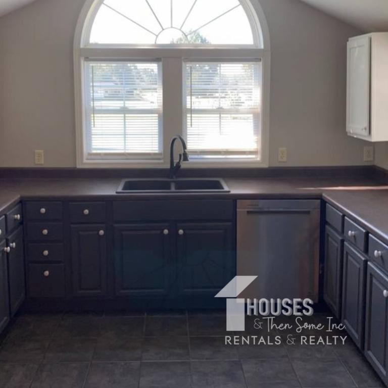 109 Roper Rd - Photo 3 of 20