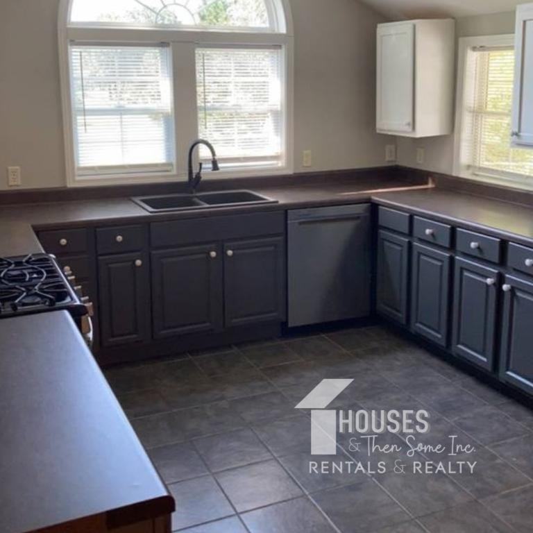 109 Roper Rd - Photo 4 of 20