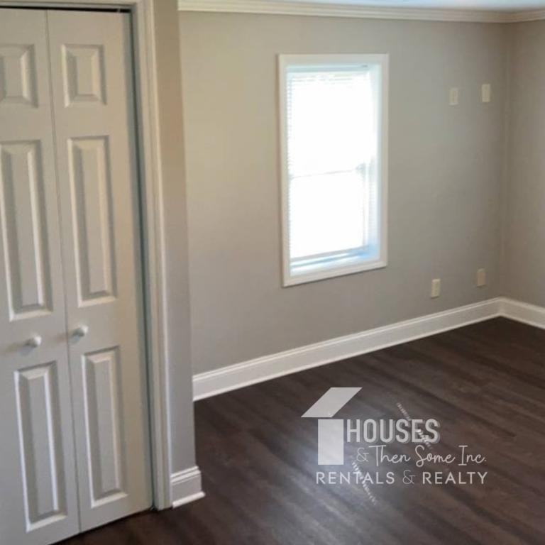 109 Roper Rd - Photo 6 of 20