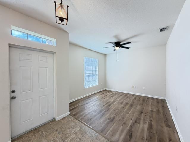 4880 Greenhill St - Photo 3 of 17