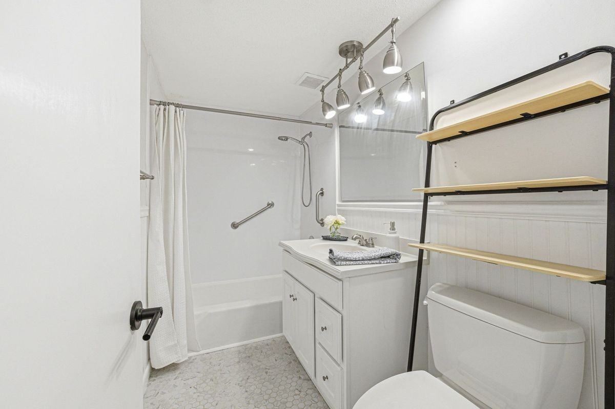 27 Arlington Rd ##3 - Photo 4 of 8