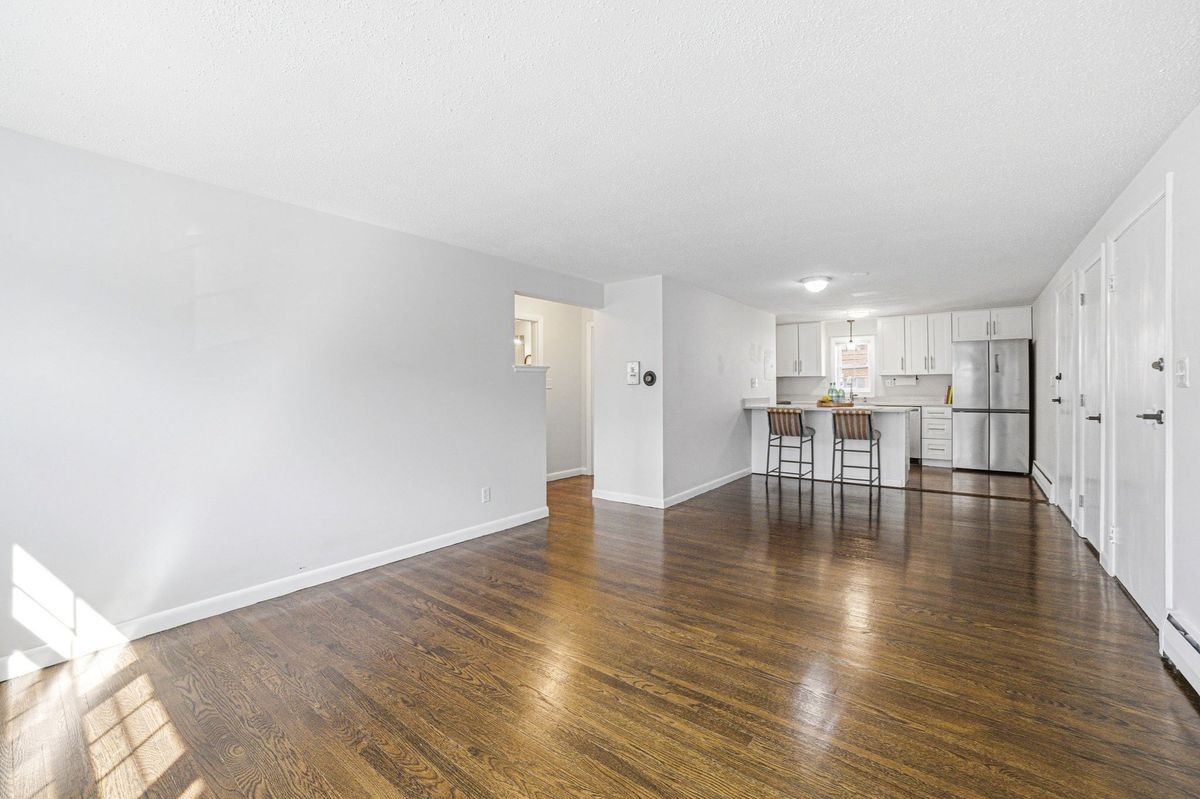 27 Arlington Rd ##3 - Photo 6 of 8