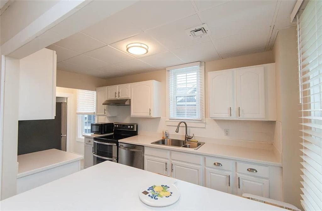 191 Coggeshall Ave ##3 - Photo 7 of 22