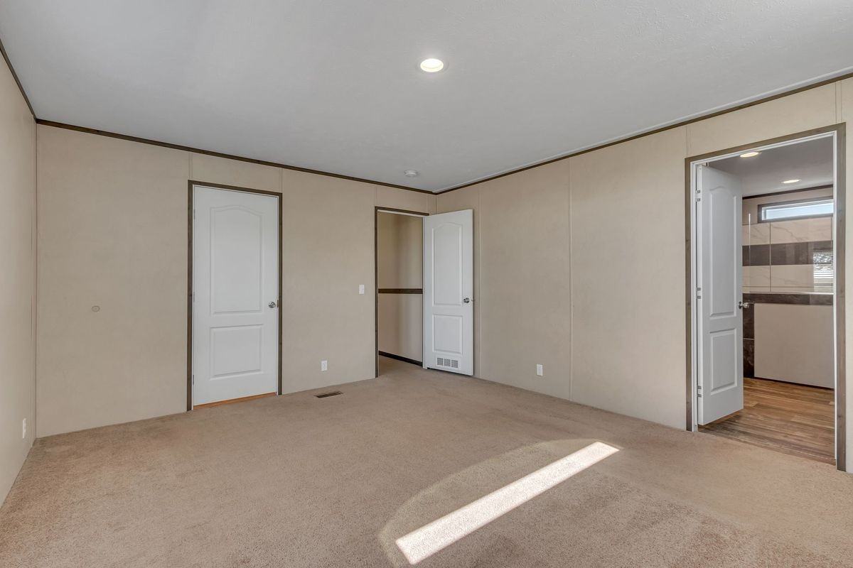 6996 Glenn Rd - Photo 7 of 33
