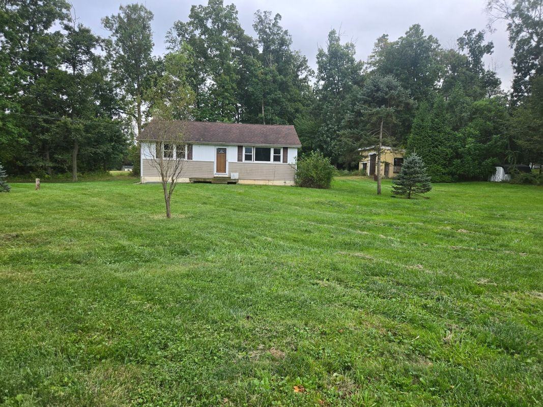 1390 Airport Rd - Photo 3 of 4