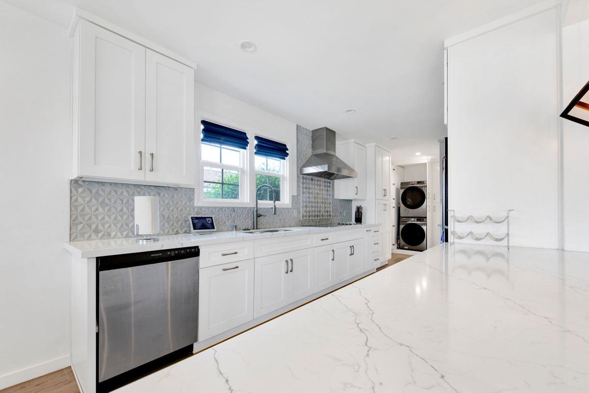 2149 Cullivan St - Photo 2 of 4