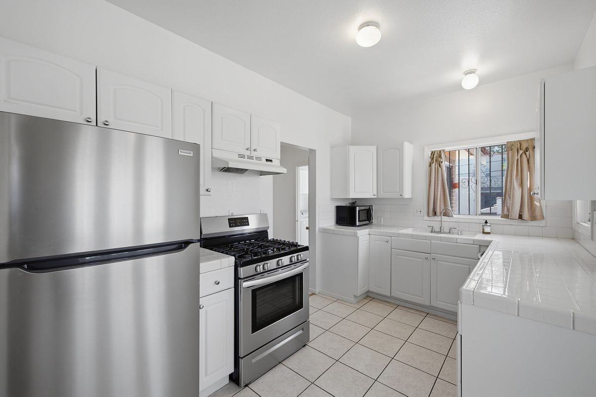 1097 S Orange Dr - Photo 3 of 3