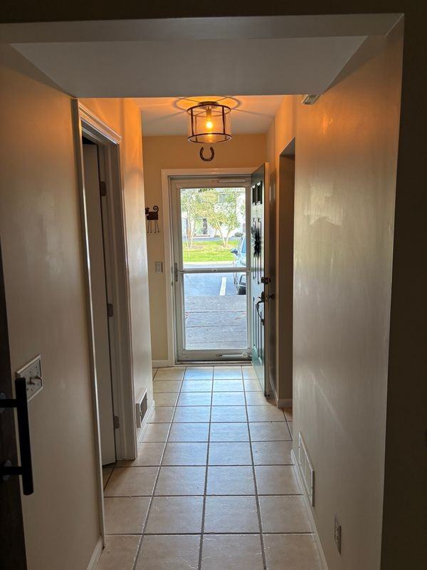 698 W Middle St - Photo 2 of 13
