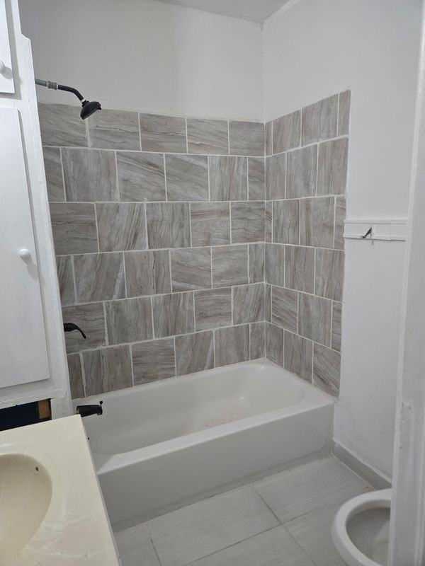 2412 E 46th St - Photo 4 of 11
