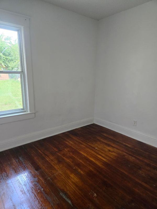 2412 E 46th St - Photo 5 of 11