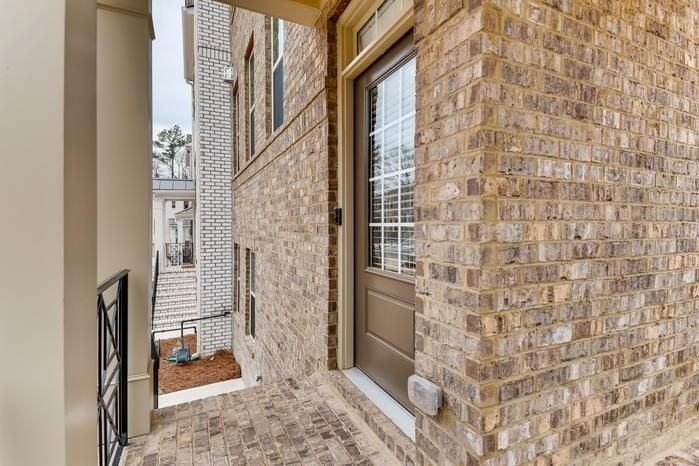 2481 Georgetown Ave - Photo 4 of 27