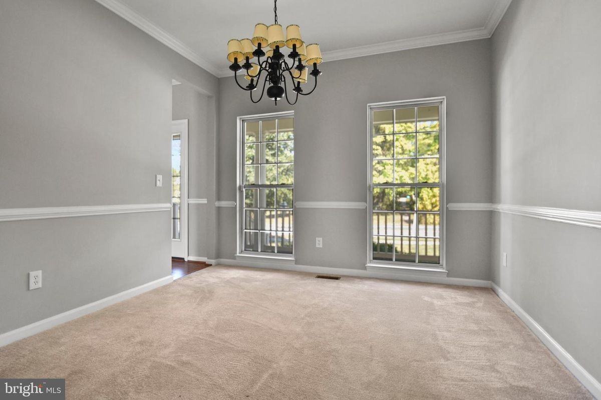 1163 Fairfax St - Photo 5 of 27