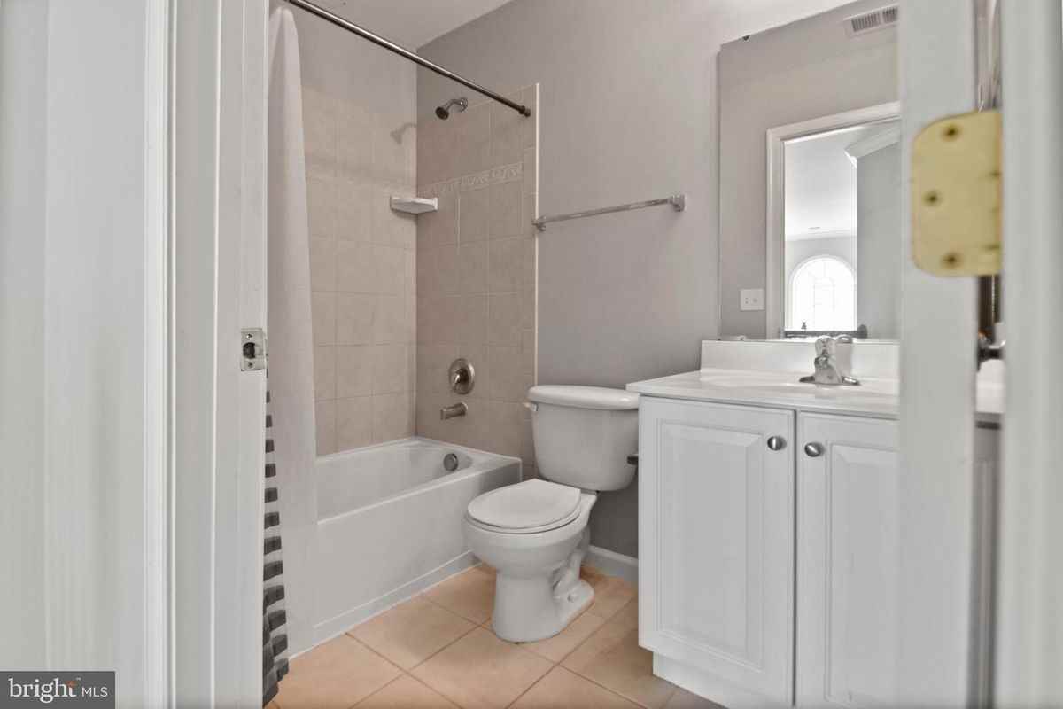 1163 Fairfax St - Photo 7 of 27