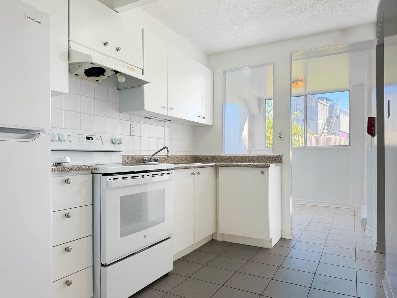 525 St. Lawrence Street - Photo 5 of 19