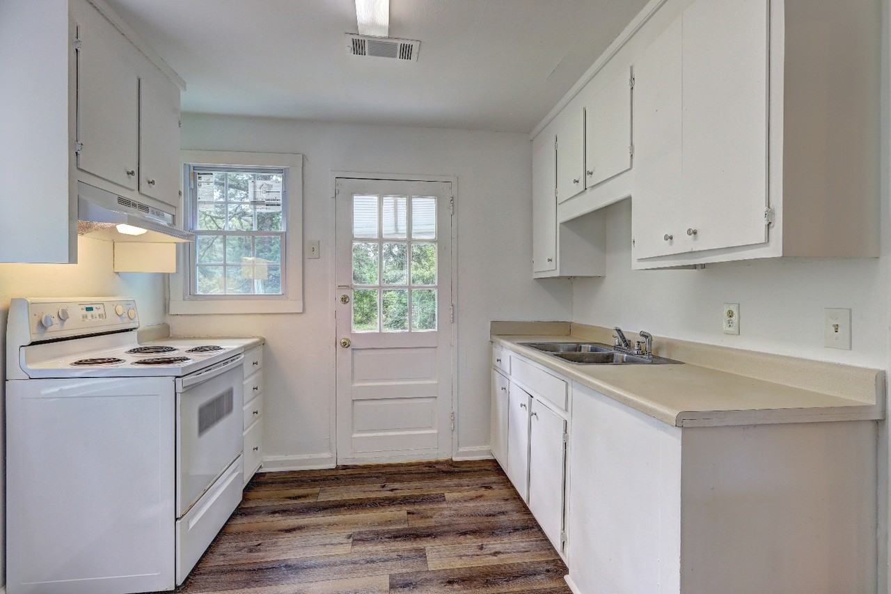 2752 Alden St - Photo 4 of 9