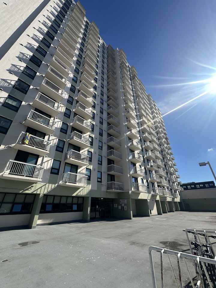 View Towers - 1147 Quadra St - Photo 2 of 50