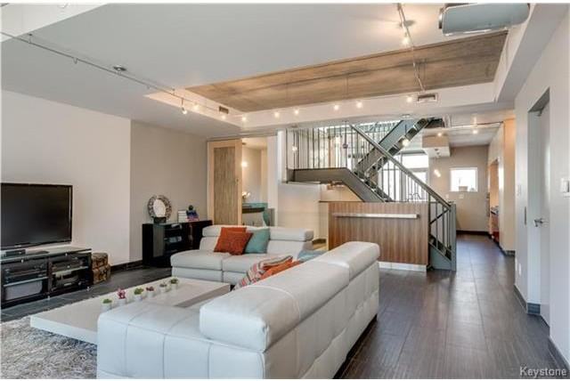 236 Waterfront Drive - Photo 6 of 19